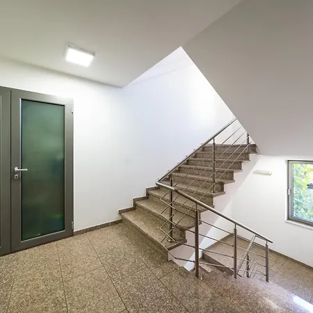 Apartment слънчев с балкон до болница света Sofia
