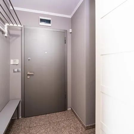 Apartment слънчев с балкон до болница света