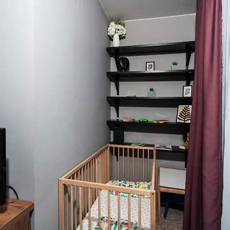 Apartment слънчев с балкон до болница света Sofia